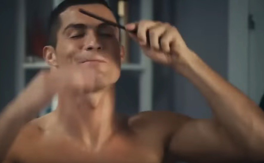 Cristiano Ronaldo v reklamě inspirované filmem Sám doma.