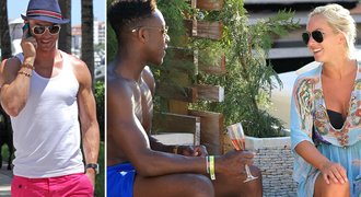 Růžové kraťasy a klobouček. Ronaldo chytá bronz v Miami