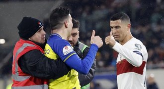 Ronaldo zářil proti trpaslíkovi. Angličané v kvalifikaci srazili Ukrajinu