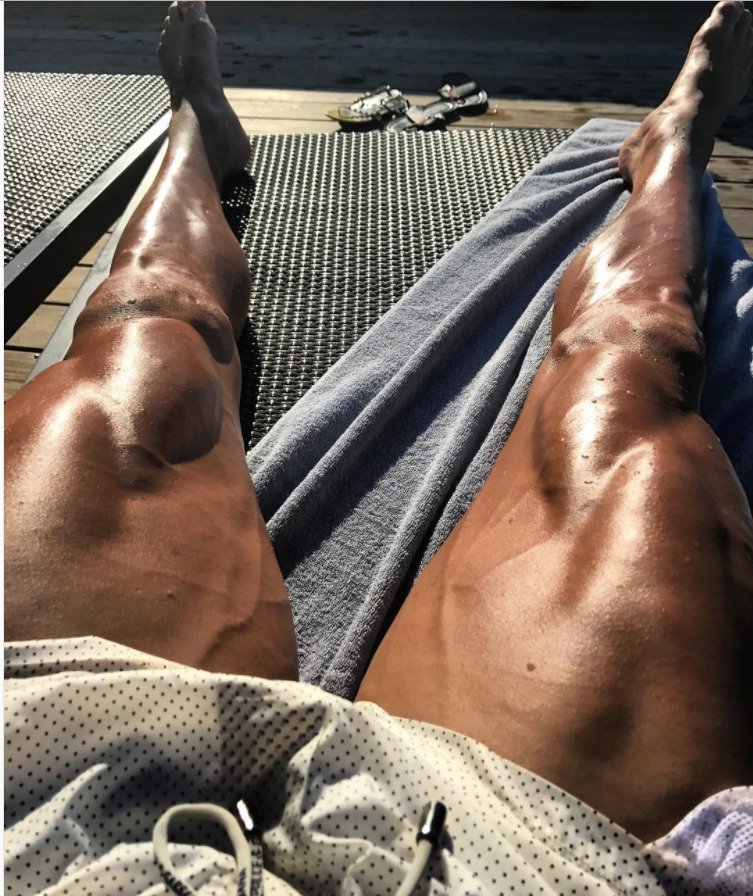 Čí jsou tyhle svalnaté nohy? Přece nejlepšího fotbalisty světa Cristiana Ronalda!