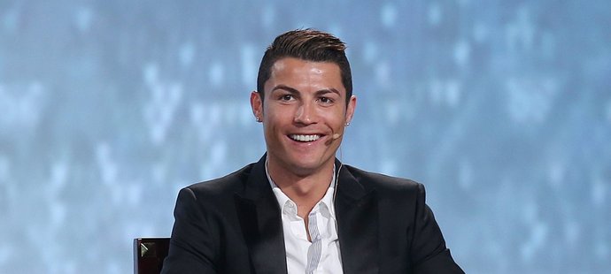 Ronaldo by si přál, aby rozhodčí více dbali na dodržování určené vzdálenosti mezi zdí hráčů a míčem při zahrávání přímých kopů.