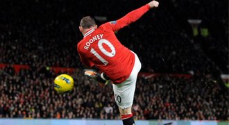 Rooney se probral a dvěma góly sestřelil Wolverhampton
