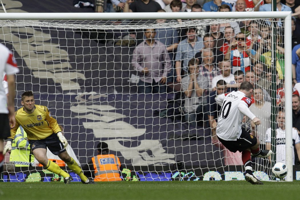 Wayne Rooney proměnil penaltu proti West Hamu