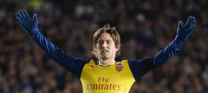 Tomáš Rosický v utkání Ligového poháru Arsenalu s Brightonem