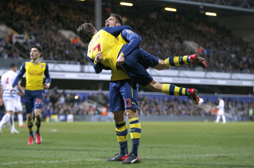 Tomáš Rosický se raduje ze vstřelené branky Arsenalu