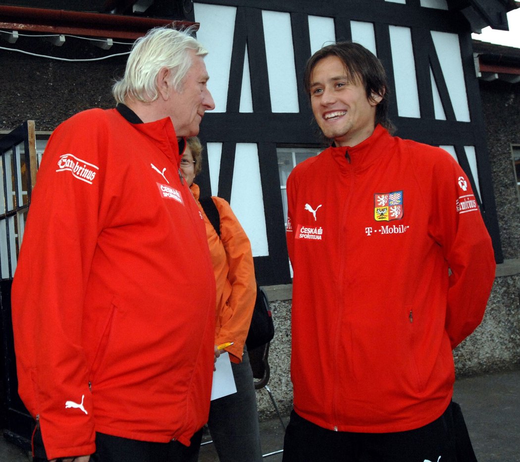 Bývalý trenér národního týmu Karel Brückner s Tomášem Rosickým