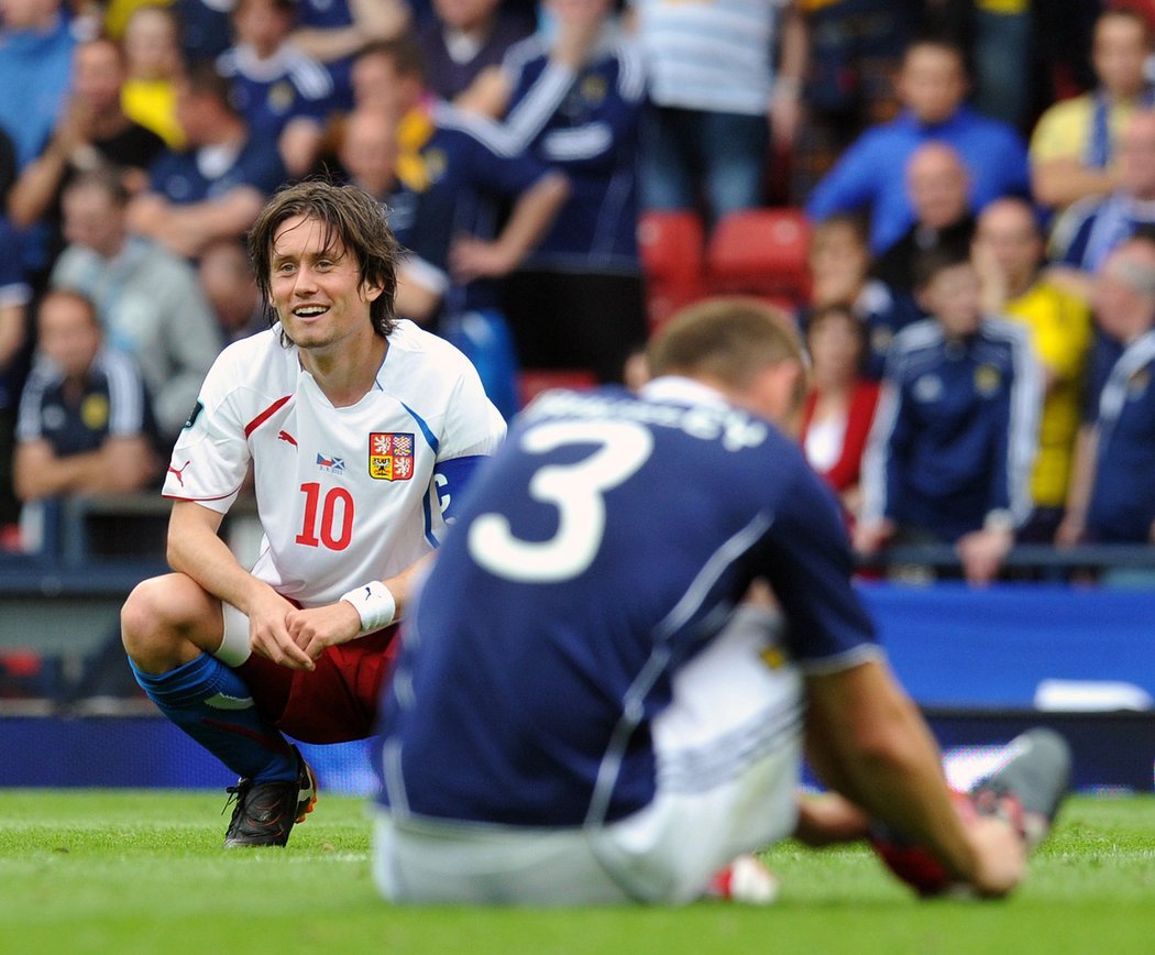 Češi remizovali v kvalifikaci o postup na EURO 2012 ve Skotsku. Sudí Blom měl po utkání těžkou hlavu. Zbaštil Rezkovi nafilmovaný pád