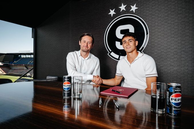 Jurásek přesně zapadá do Rosického vize, jenže Sparta akutně potřebuje lídry Jurásek přesně zapadá do Rosického vize, jenže Sparta akutně potřebuje lídry