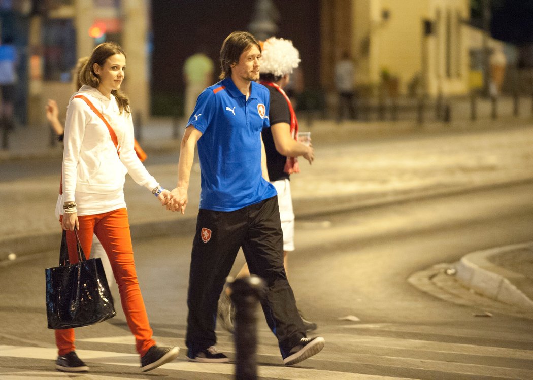 Rosický do utkání zasáhnout nemohl, oslavy si ale náležitě užil i s přítelkyní Radkou