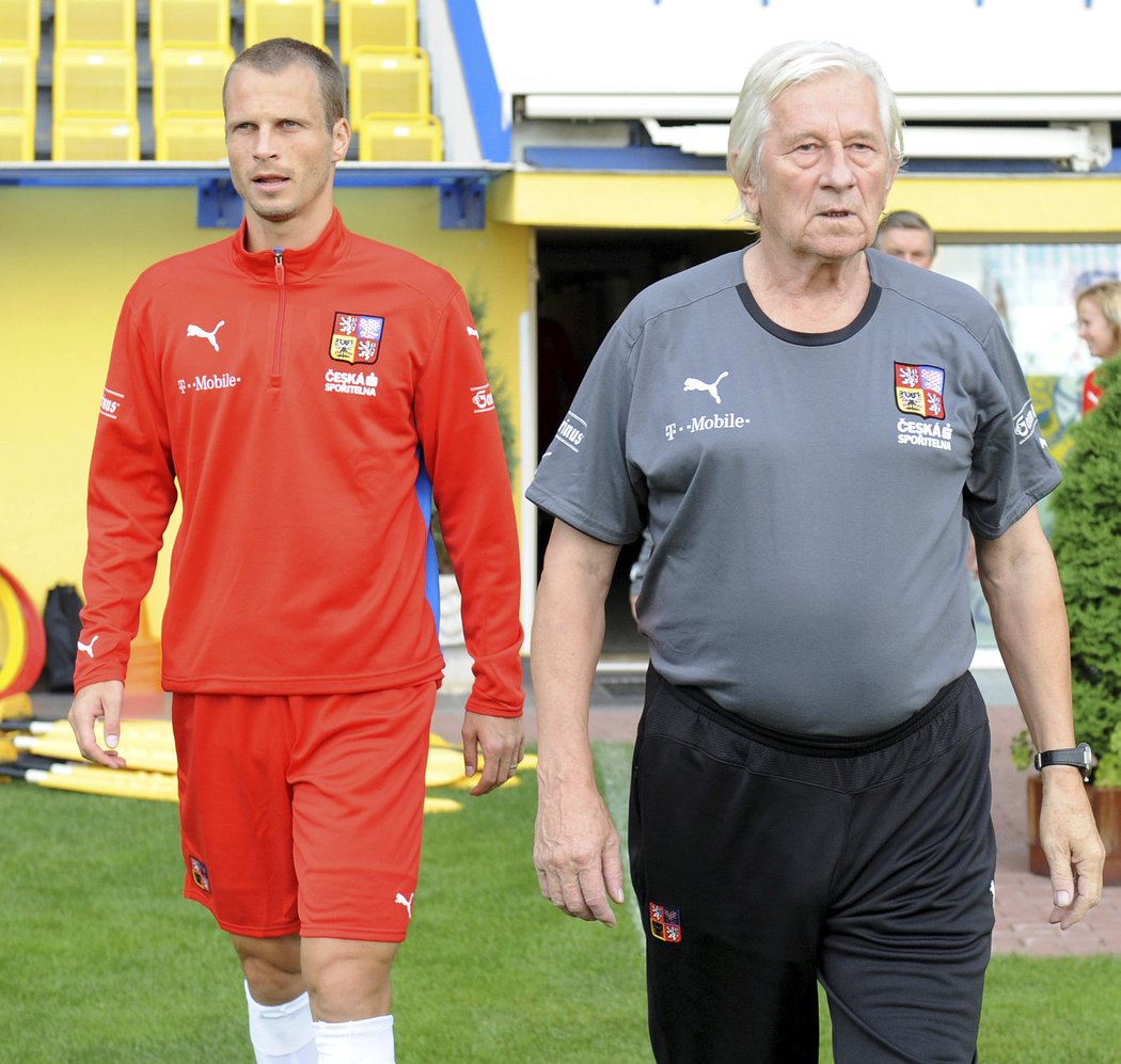 David Rozehnal a Karel Brückner, v tehdejší době trenér české fotbalové reprezentace