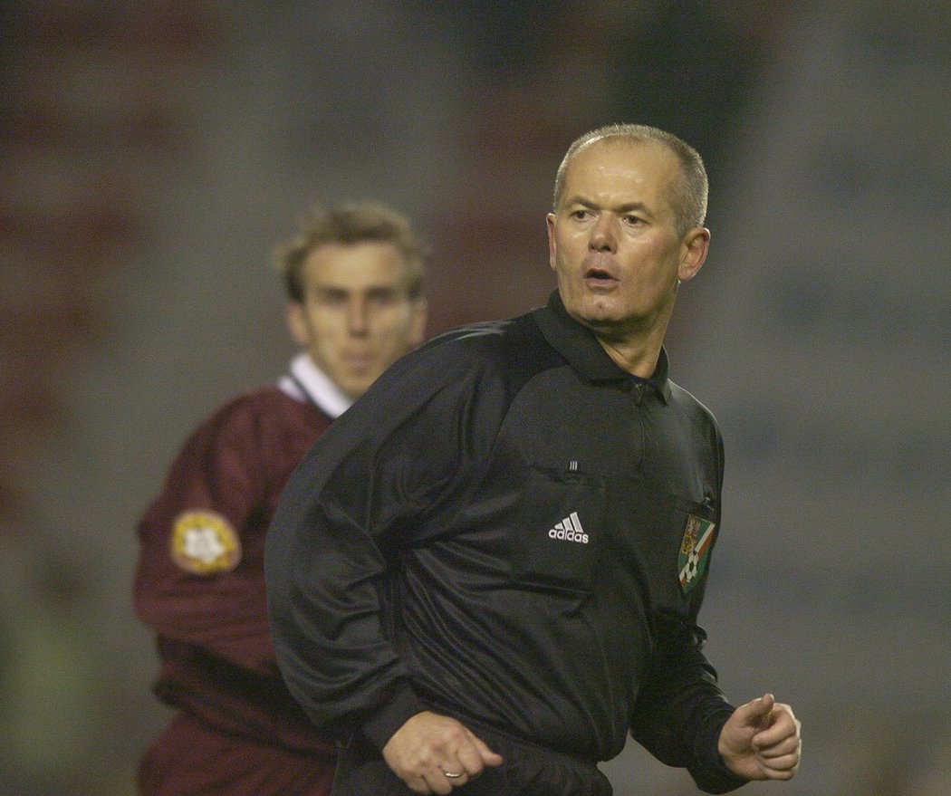 Lubomír Puček jako hlavní sudí zápasu Sparty s Boleslaví v sezoně 2004/2005