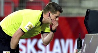 ZLATÁ PÍŠŤALKA: Video zachránilo duel Slavie, sudí nezvládli penalty