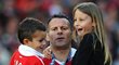 Ryan Giggs slavil titul se svým synkem a dcerou