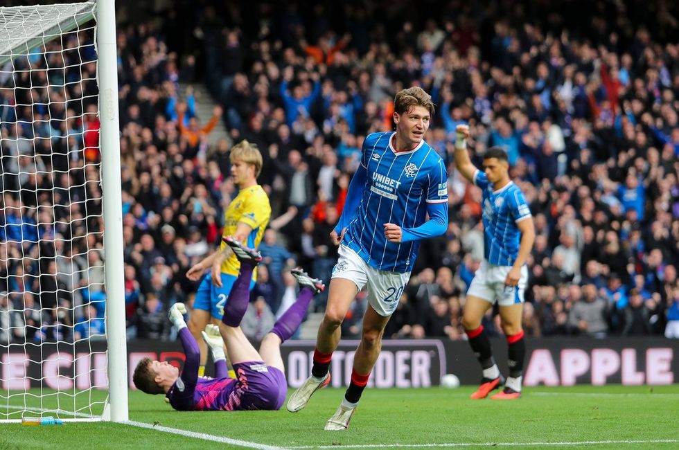 Naderi po srazu září! Dvěma góly řídil výhru Rangers, ti vedou skotskou ligu Naderi po srazu září! Dvěma góly řídil výhru Rangers, ti vedou skotskou ligu