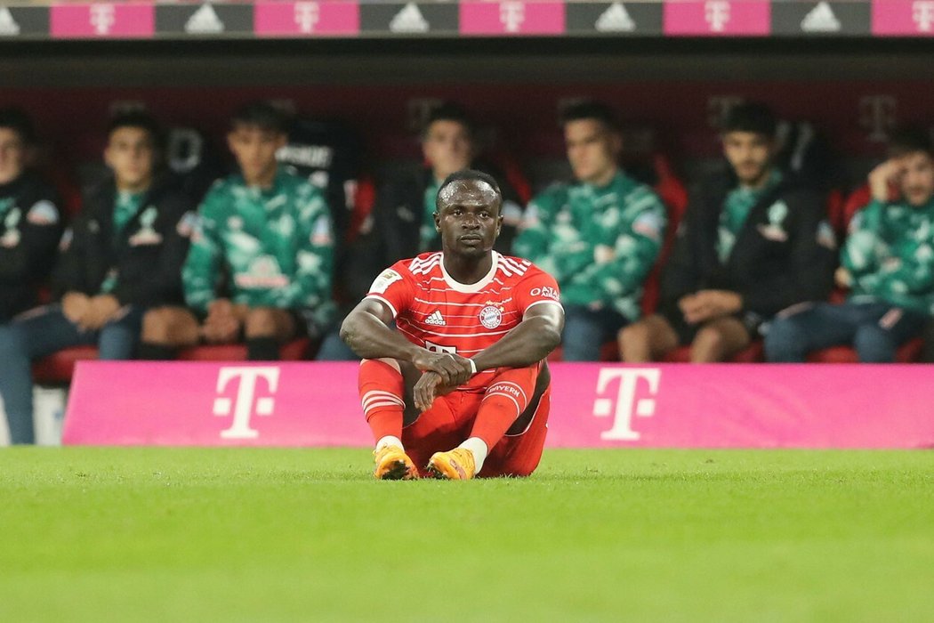 Sadio Mané se v úterý večer v zápase Bayernu s Brémami zranil
