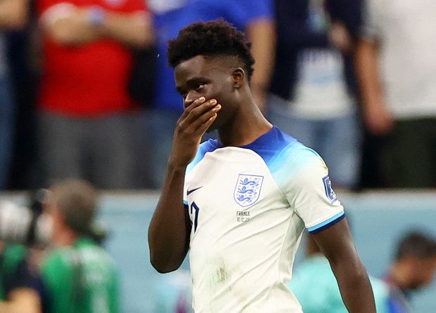 Zklamaný Bukayo Saka po vypadnutí Zklamaný Bukayo Saka po vypadnutí