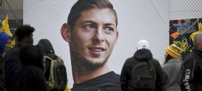 Britská policie zatkla muže podezřelého ze zabití v souvislosti se smrtí argentinského fotbalisty Emiliana Saly