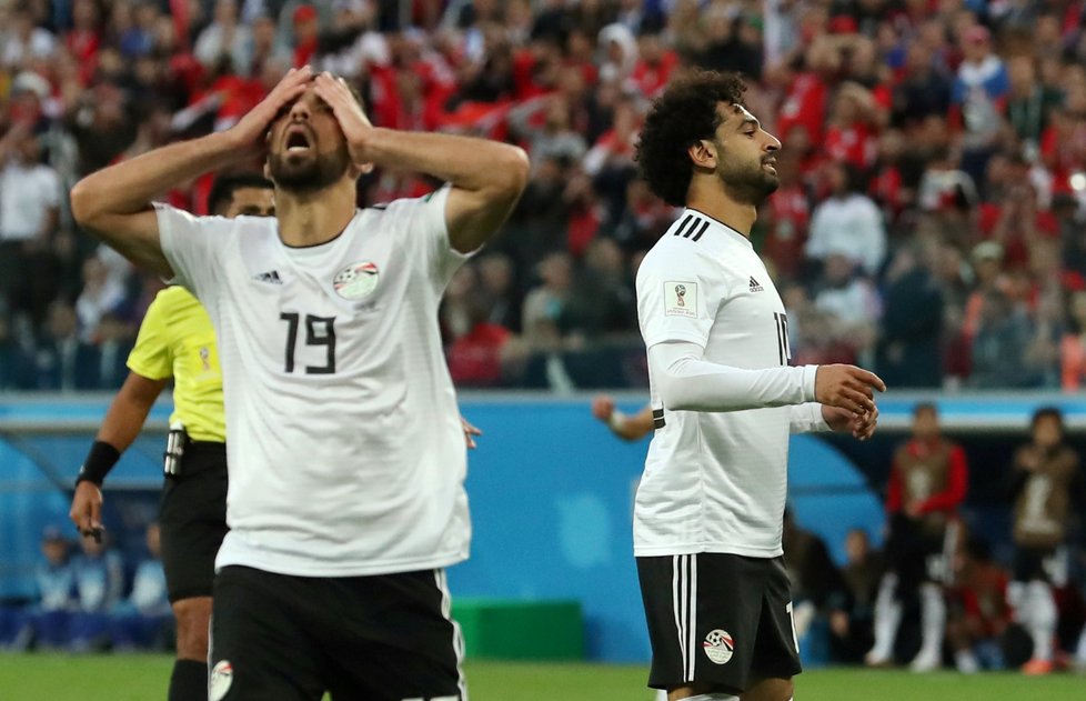 Zklamaný útočník Mohamed Salah po jedné z neproměněných šancí na MS v Rusku