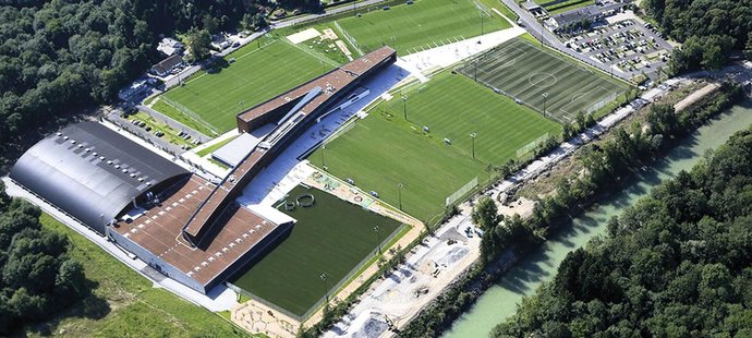 Akademie v Salcburku nabízí ideální prostor pro rozvoj malých hokejistů i fotbalistů