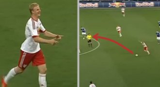 VIDEO: Dostat gól ze 63 metrů?! Schalke se ztrapnilo v Rakousku