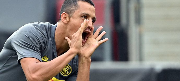 Na trénincích Interu Milán Alexis Sánchez má dobrou náladu, v Manchesteru bylo vše jinak