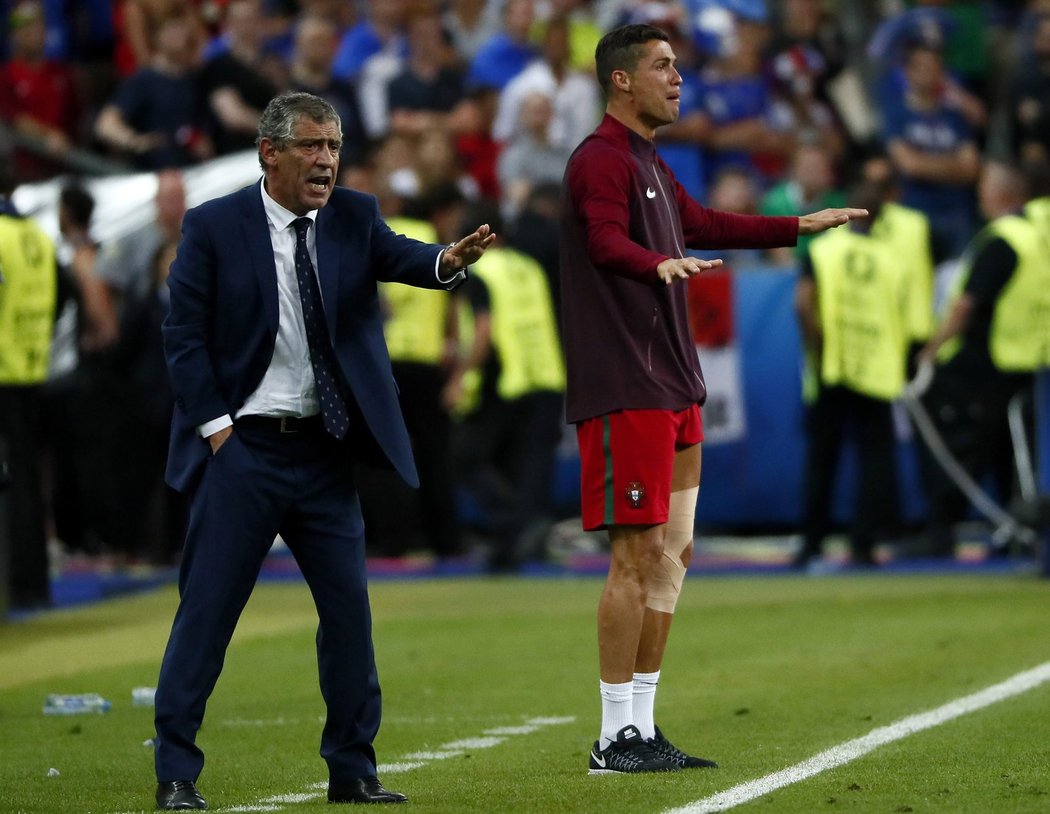 Fernando Santos diriguje svůj tým i za podpory Cristiana Ronalda