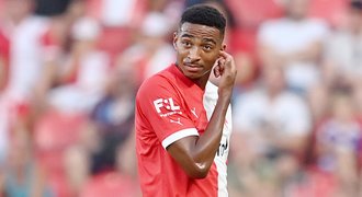 Santos byl omyl Slavie, vršil chyby a dvakrát šel ven: tři největší hříchy