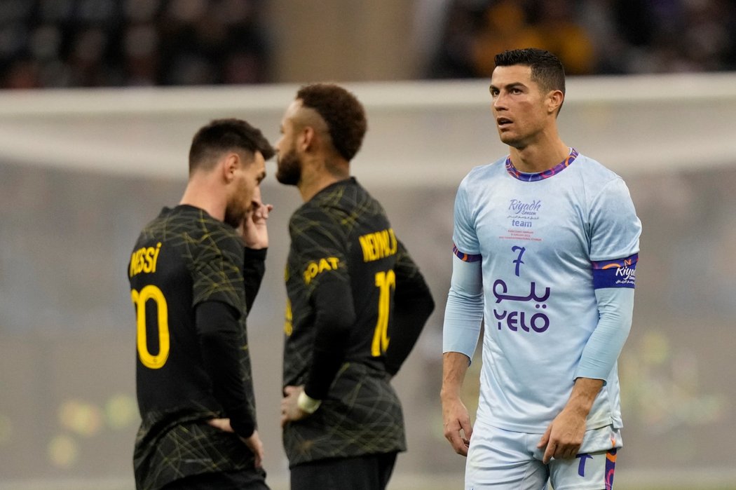 V přepychovém hotelu uprostřed Saúdské Arábie nebydlí jen Ronaldo, ale i jeho doprovod