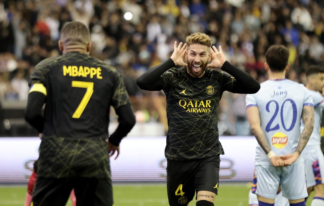 Sergio Ramos slaví gól v přáteláku proti Ronaldovi a dalším hvězdám saúdskoarabské ligy