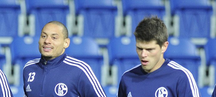 Opory Schalke 04 Jones a Huntelaar se do sebe pustily na tréninku