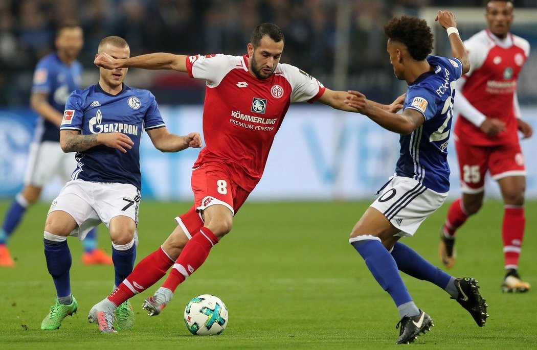 Schalke si v zápase devátého kola bundesligy poradilo s Mohučí