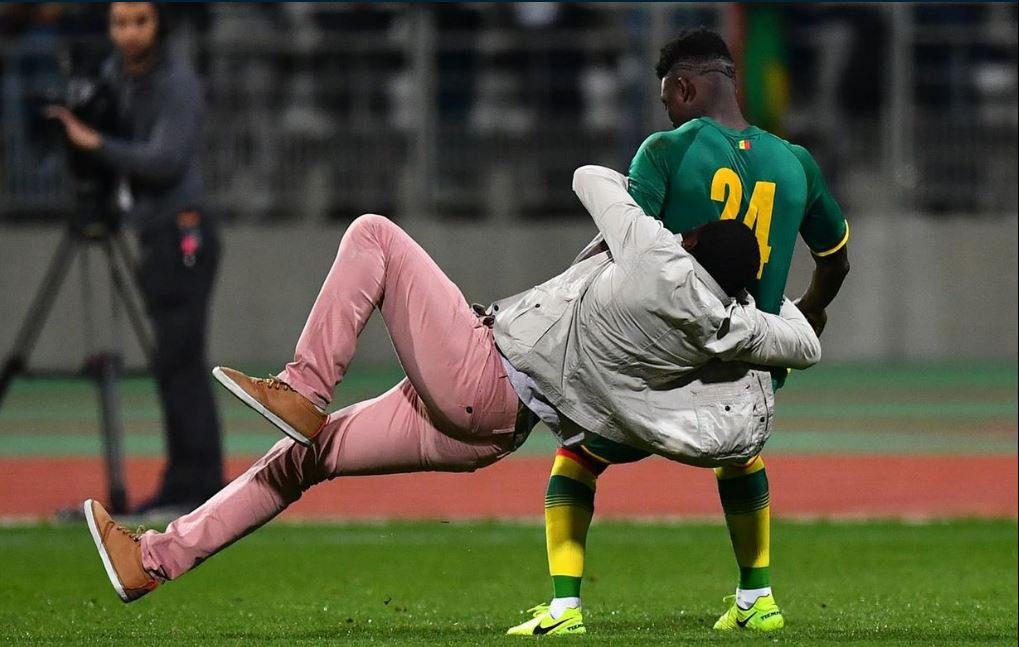 Přátelské utkání mezi Senegalem a Pobřežím Slonoviny, které přerušilo řádění fanoušků
