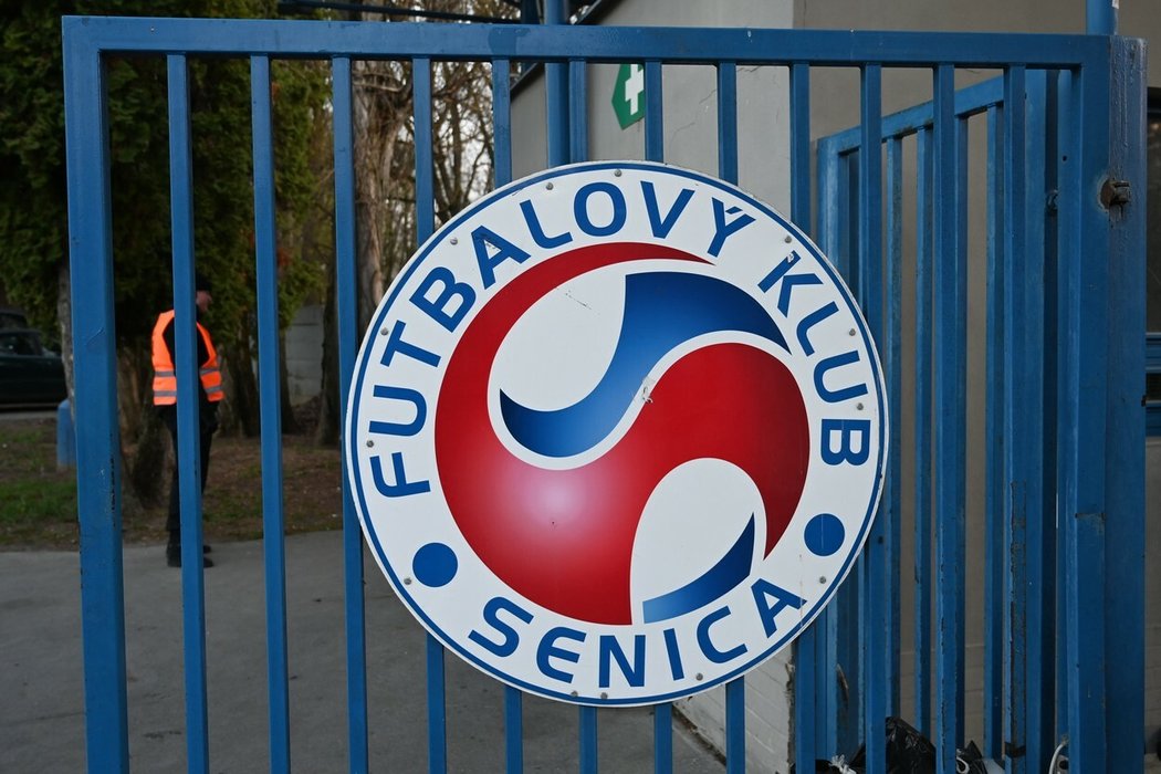 Týmu FK Senica vypnuli v březnu web. Dluhy nezaplatili ani po téměř půl roce. Během toho přišli o prvoligovou licenci
