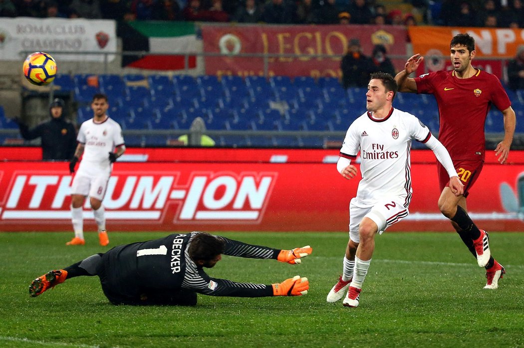 Davide Calabria zkušeně přidal druhou branku do sítě AS Řím