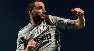 Juventus uspěl na hřišti Cagliari, milánské AC potřetí v řadě ztratilo
