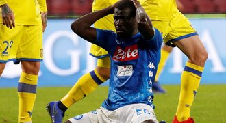 Lazio srovnávalo v nastavení, Chievo získalo proti Neapoli první bod sezony