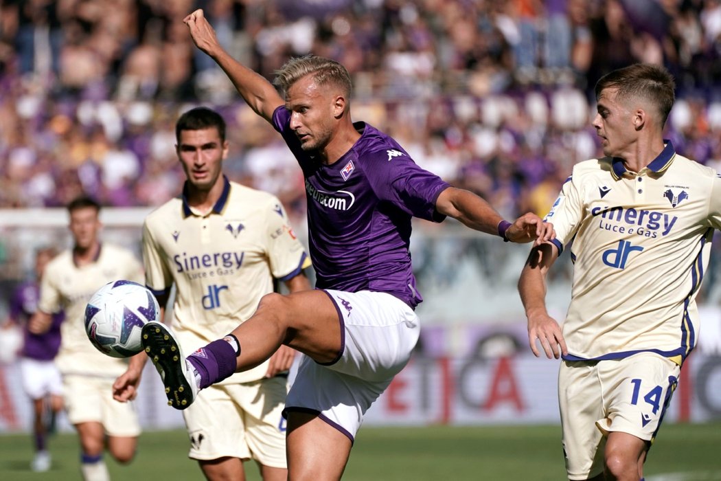 Antonín Barák v akci v dresu Fiorentiny