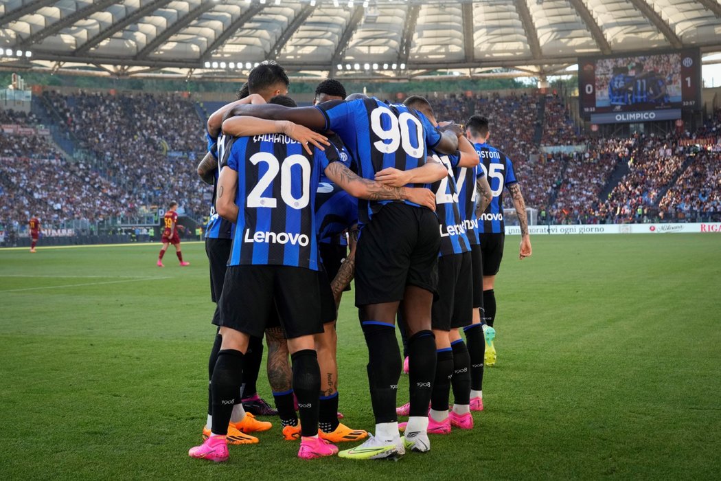 Hráči Interu se radují z gólu