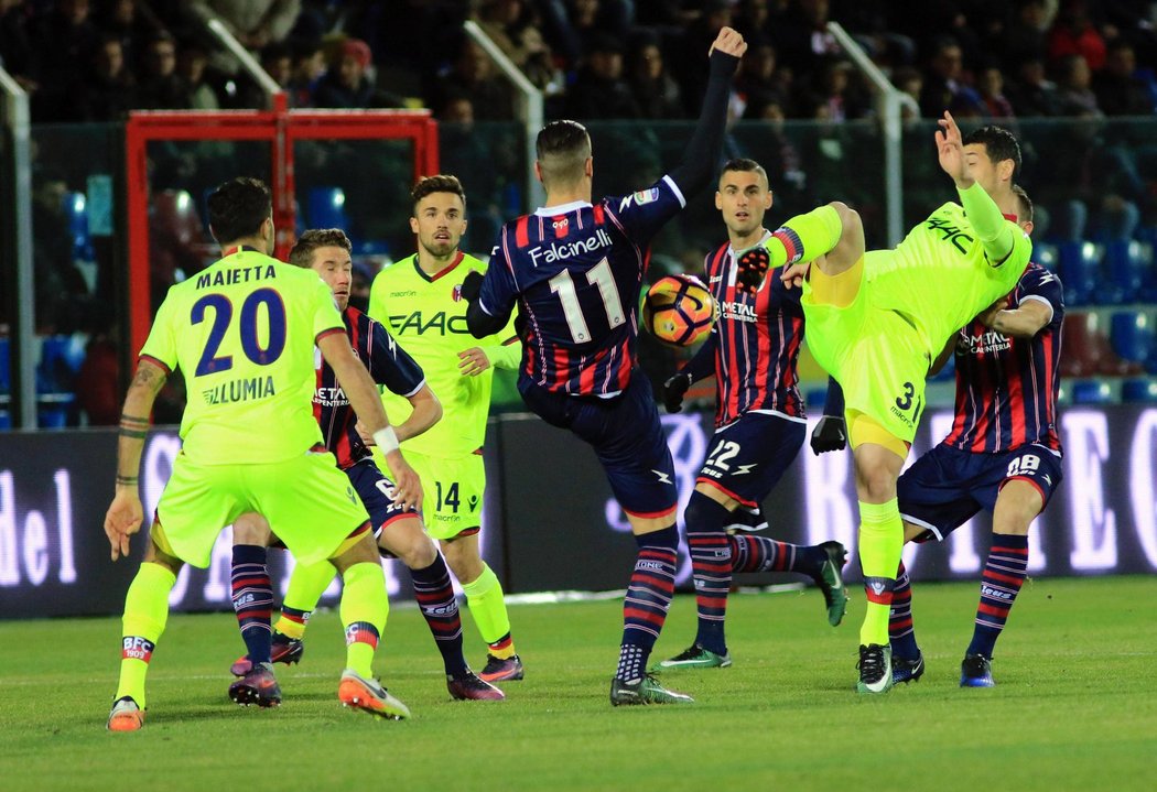 Boloňa výhrou nad Crotone ukončila sérii zápasů bez vítězství