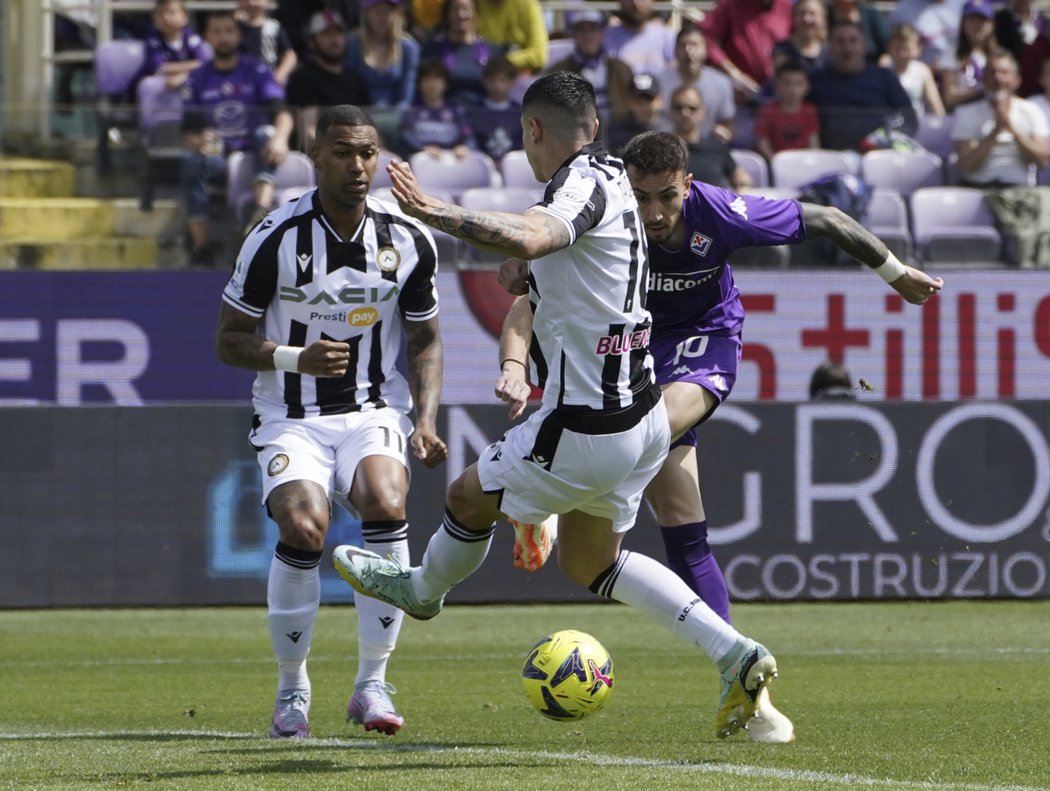 Fiorentina si poradila s Udine