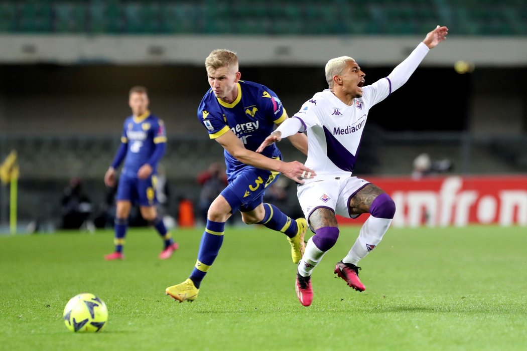 Fiorentina veze tři body ze hřiště Verony