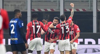 AC Milán vyhrál derby s Interem a stáhl ztrátu. Rozhodl dvougólový Giroud
