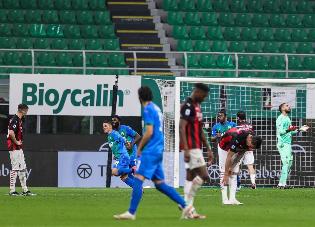 AC Milán neudrželo vedení proti Sassuolu a padlo 1:2