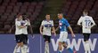 Fotbalisté Atalanty se radují ze vstřelené branky v utkání s Neapolí