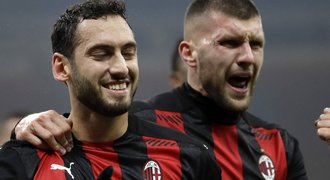AC Milán dál vede Serii A, Lazio zdolal v nastavení. Uspěl i Inter