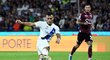 Inter se díky čtyřem gólům Lautara Martíneze vrátil do čela Serie A