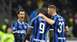Radost fotbalistů Interu po vstřelené brance proti Janovu