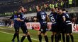 Fotbalisté Interu slaví jediný gól zápasu proti Udinese