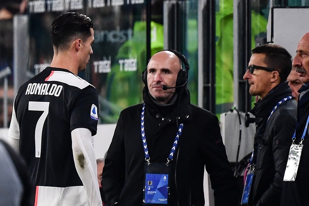 Cristiano Ronaldo nesl brzké střídání v zápase s AC Milán špatně, údajně odjel domů tři minuty před koncem zápasu