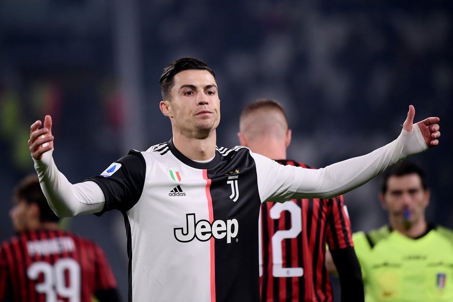 Cristiano Ronaldo nesl brzké střídání v zápase s AC Milán špatně, údajně odjel domů tři minuty před koncem zápasu